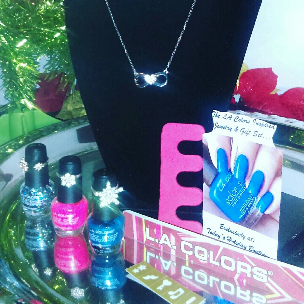 The Infiniti Necklace LA Colors Gift Set!